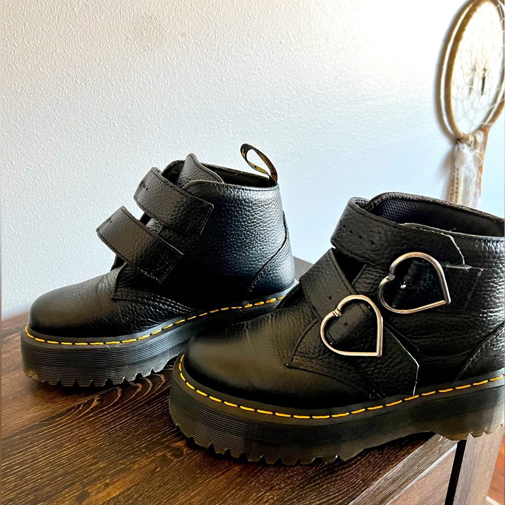 Dr Marten Devon heart platforms